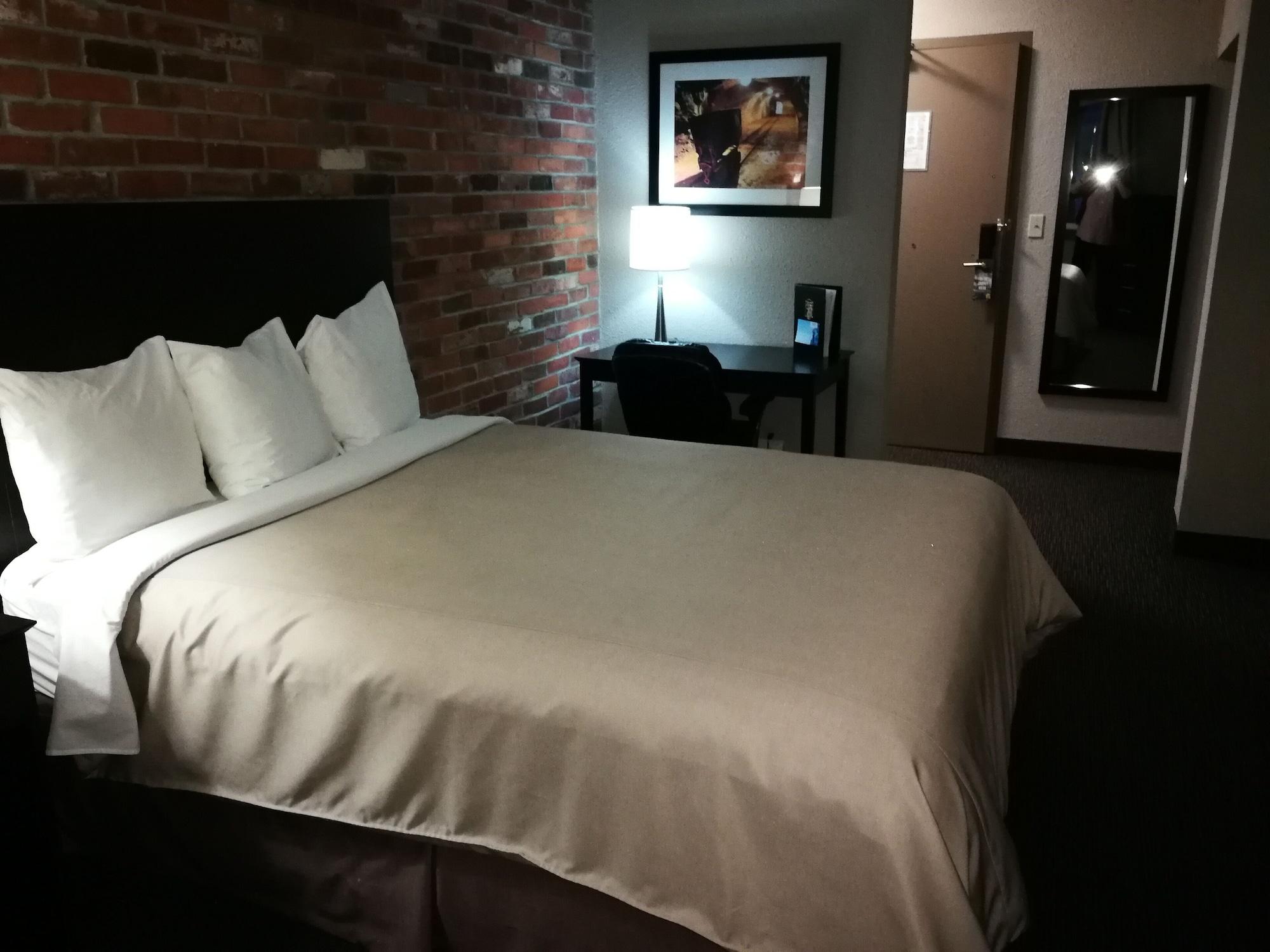 Super 8 By Wyndham Timmins On Hotel Exterior foto