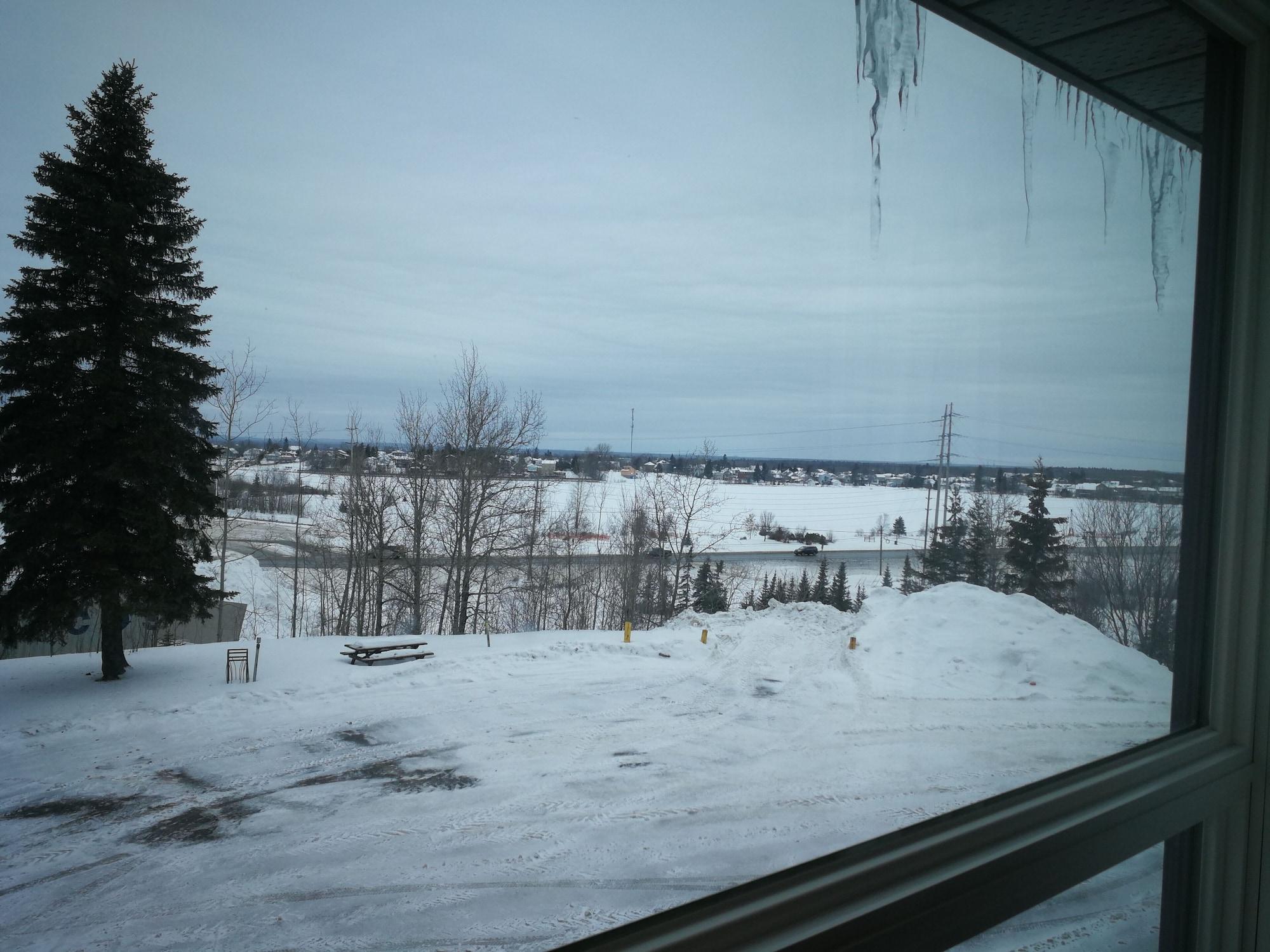 Super 8 By Wyndham Timmins On Hotel Exterior foto