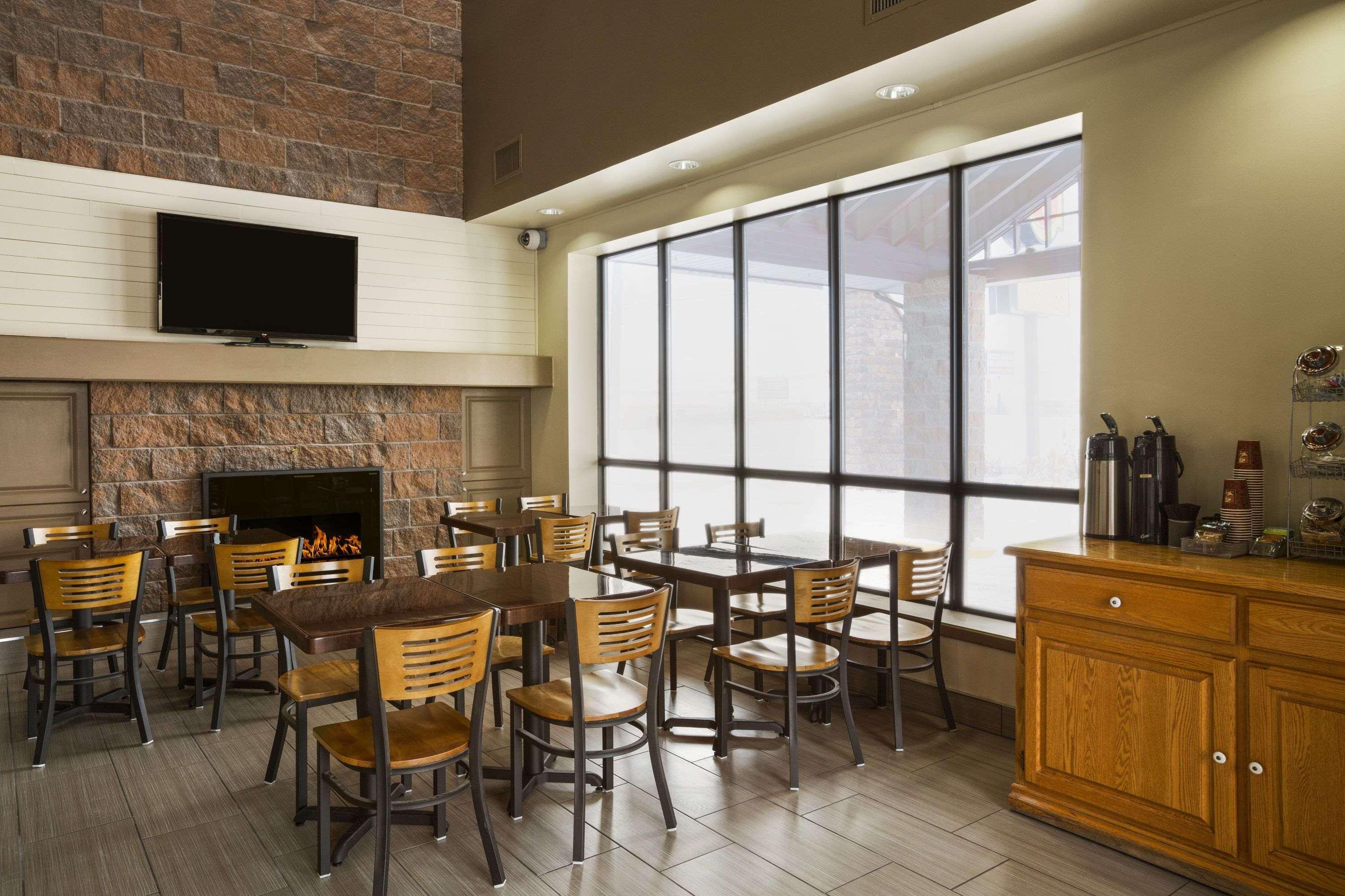 Super 8 By Wyndham Timmins On Hotel Exterior foto