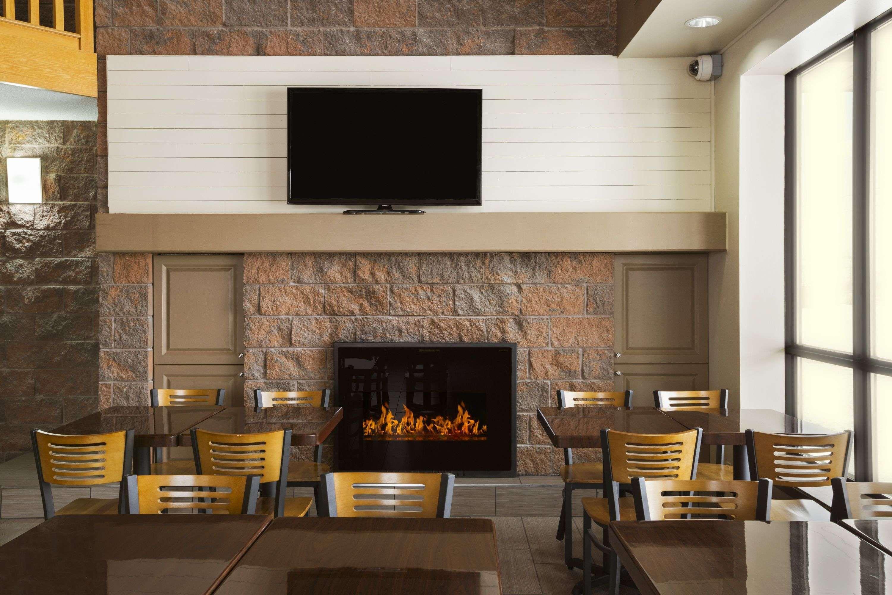 Super 8 By Wyndham Timmins On Hotel Exterior foto