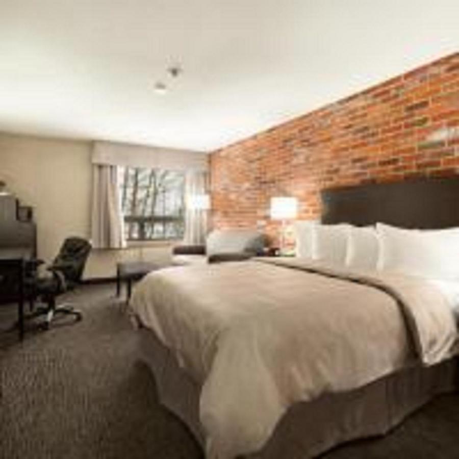 Super 8 By Wyndham Timmins On Hotel Exterior foto